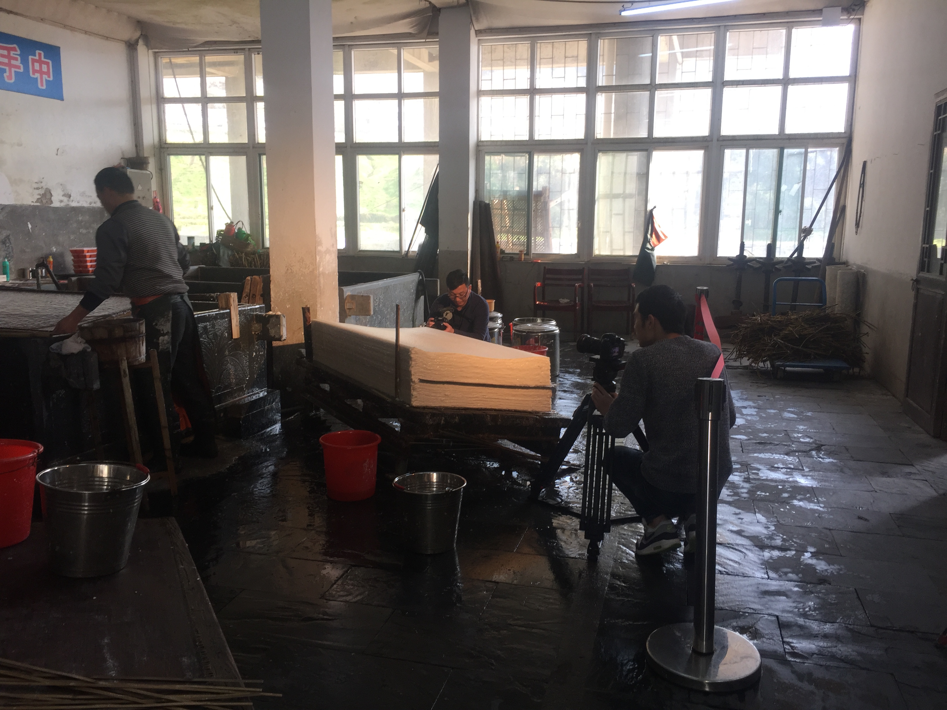 江苏电视台来宣纸之乡记录宣纸工艺