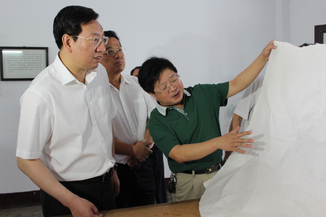 省委常委、宣传部长曹征海参观考察宣纸文化园